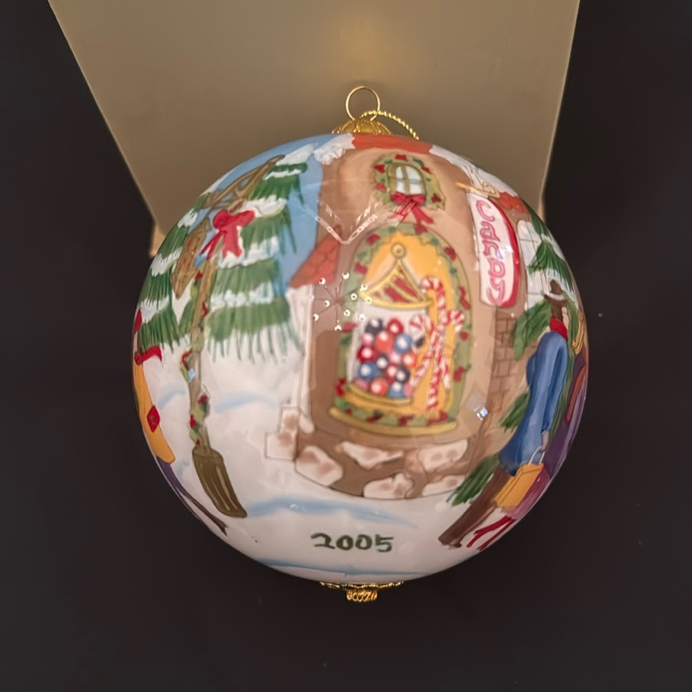2005 Li bien Pier 1 Christmas glass ornament, 4” x 4” reverse hand painted (mlb)